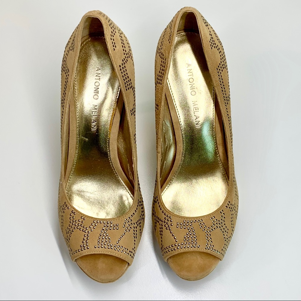 2/$50 - Antonio Menali Nude Leather w/Studs Pumps - Picture 15 of 16
